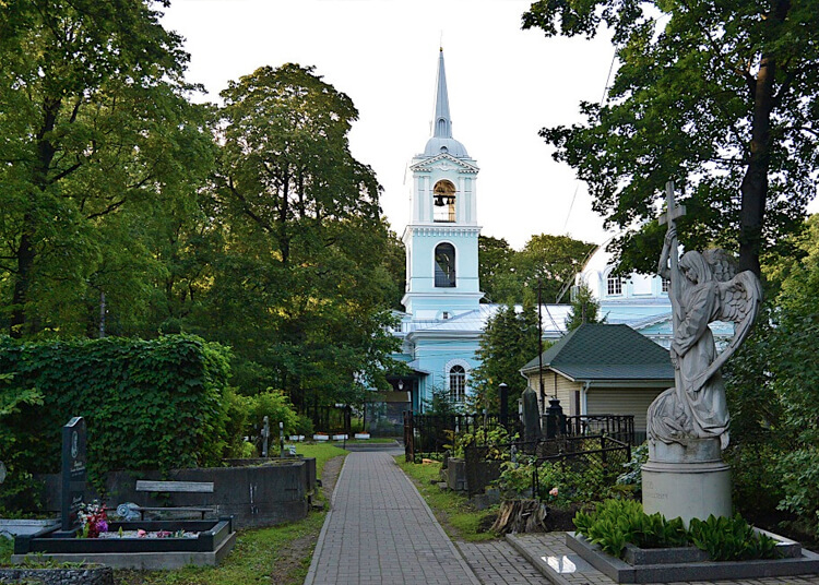 Территория Смоленское православное кладбище в Санкт-Петербурге
